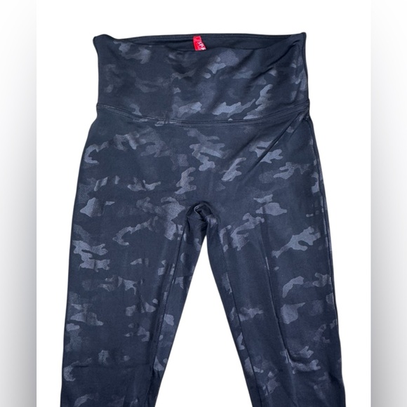 SPANX Camo Black Compression Shimmer Leggings Tights Pants Small - Picture 5 of 9